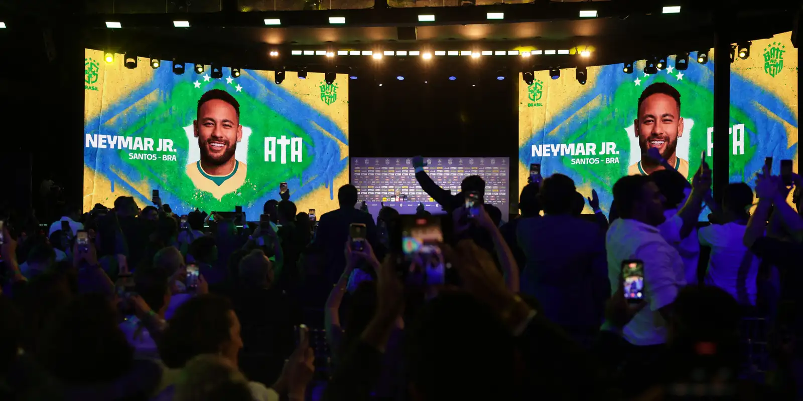 Neymar não treina em apresentação e preocupa.