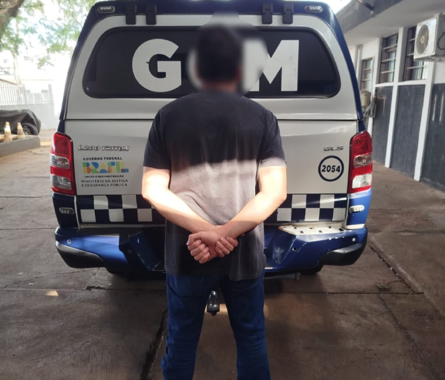 Homem preso após ameaçar matar companheira