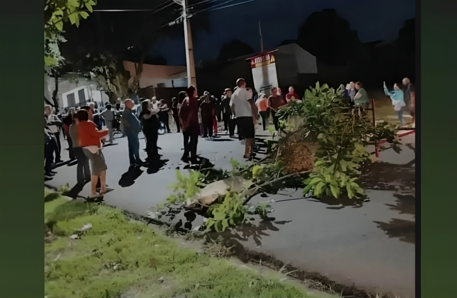 Moradores protestam contra Casa de Semiliberdade