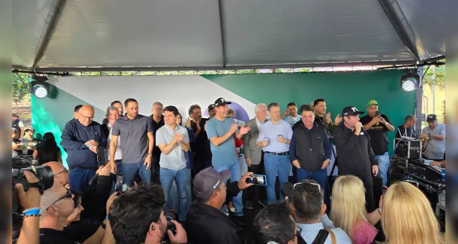 Ratinho Junior reúne imprensa na fazenda do pai