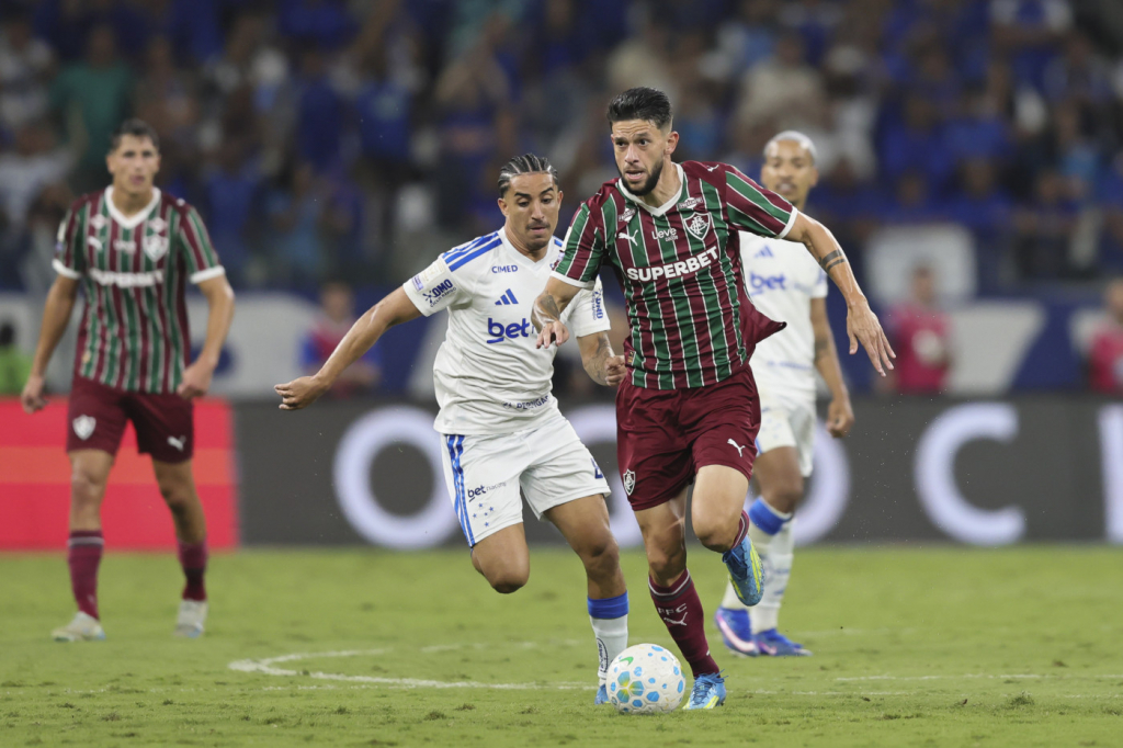 Fluminense sai na frente, mas cede empate ao Cruzeiro.