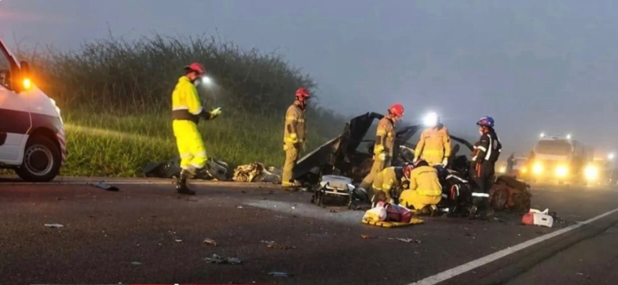 Três pessoas morrem em colisão na PR-323