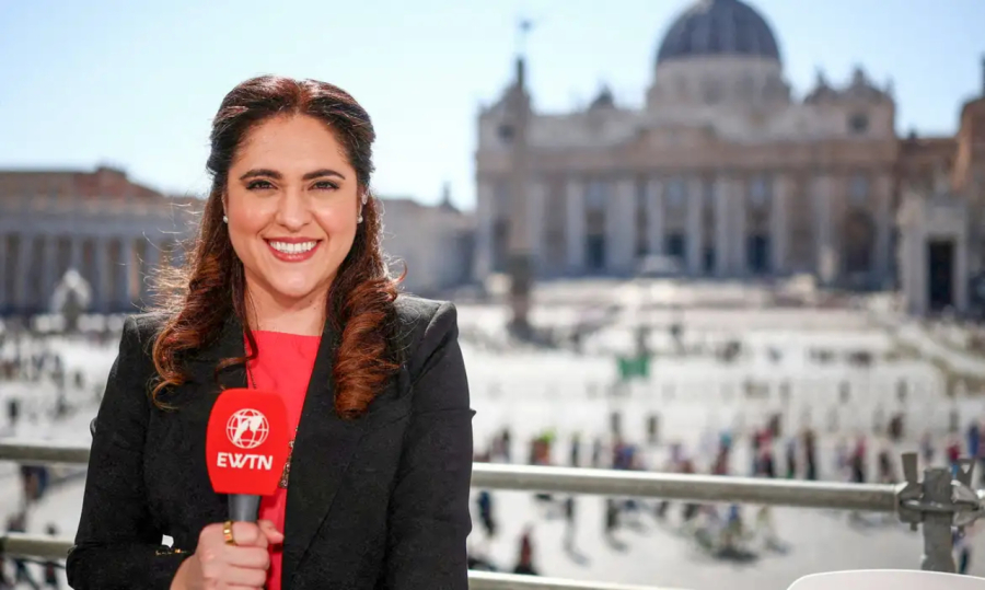 Papa nomeia primeira mulher para liderar comunicações do Vaticano