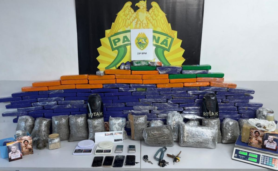 Polícia encontra cerca de 100 kg de drogas com a foto de Pablo Escobar