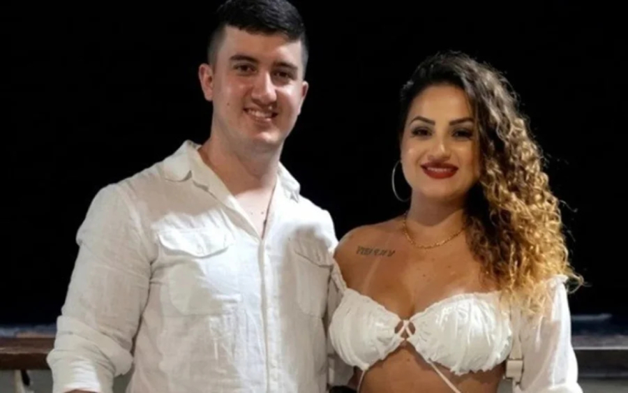 Espera os filhos sairem e mata a ex-esposa.