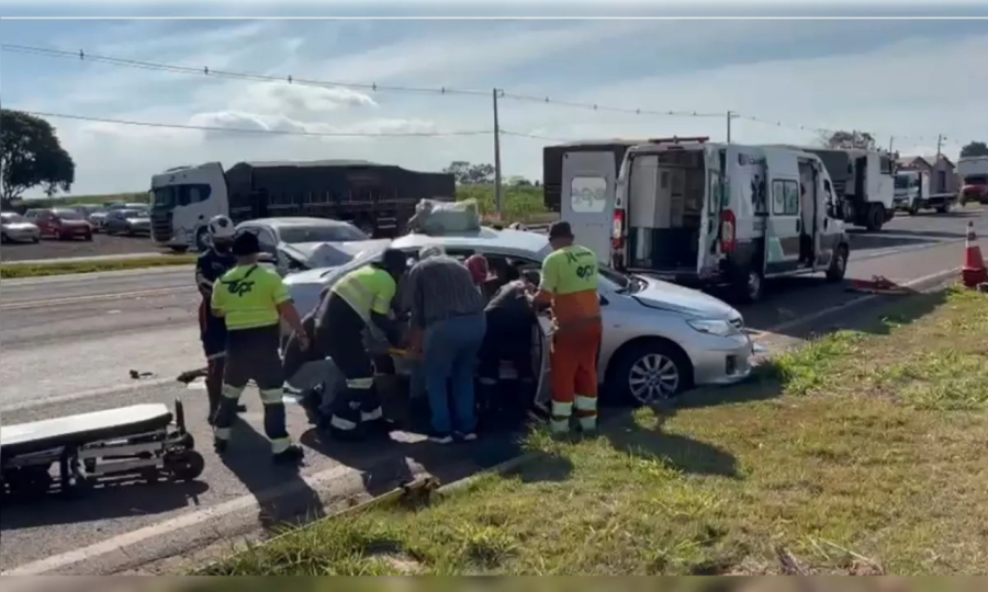 Acidente deixa duas mortes e um ferido grave em Arapongas
