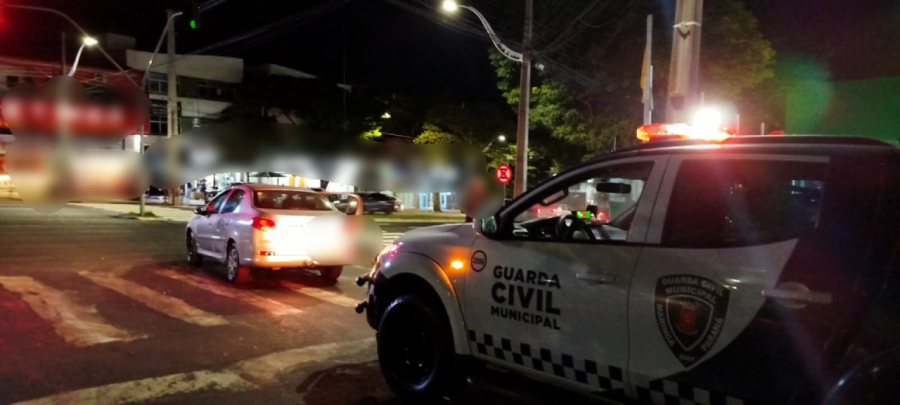 Motorista é preso por embriaguez ao volante.