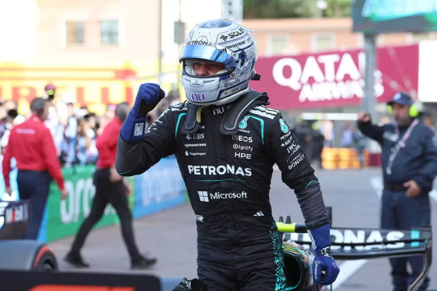 Antonelli supera Verstappen por pole
