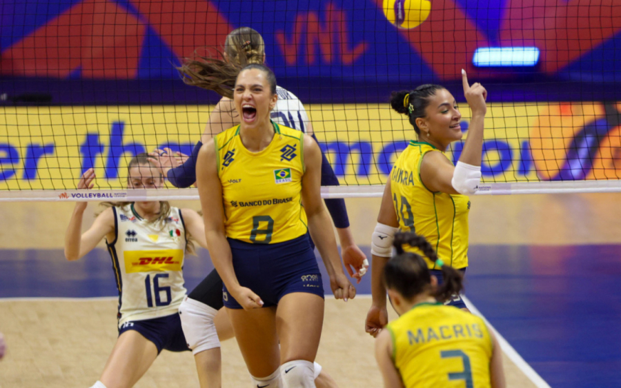 Seleção feminina de vôlei vence jogaço de cinco sets contra a Itália