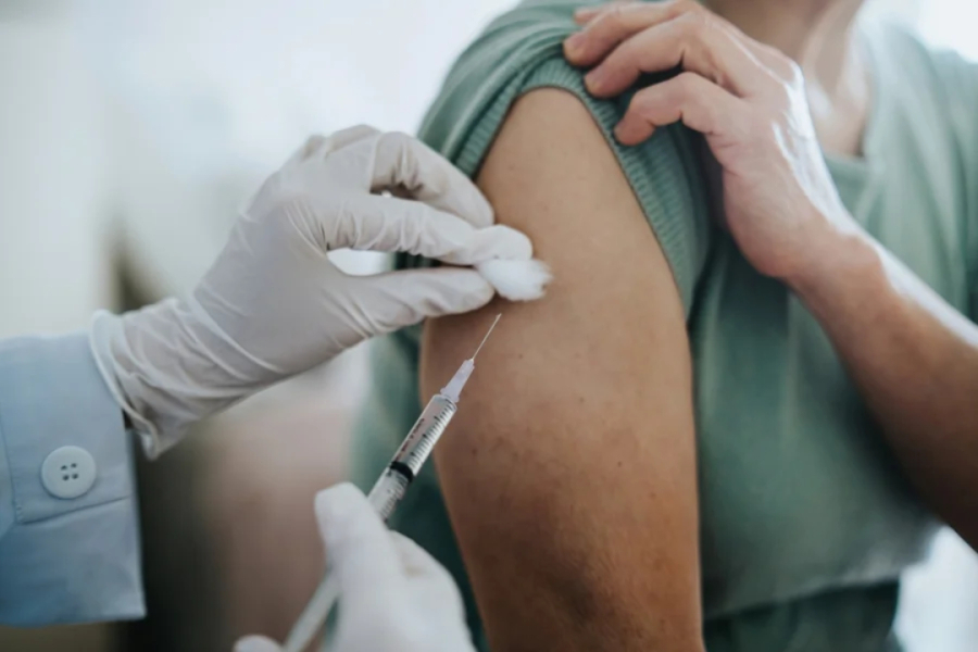  Governo suspende vacina contra a dengue