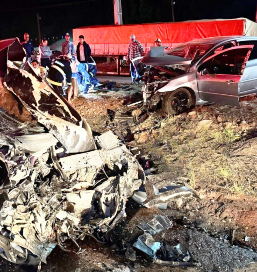 Colisão termina com morte de motorista e criança ferida.