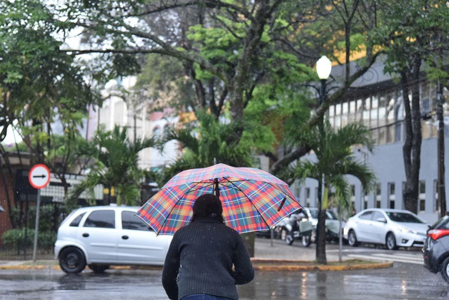 Paraná terá dias nublados, chuva e frio.