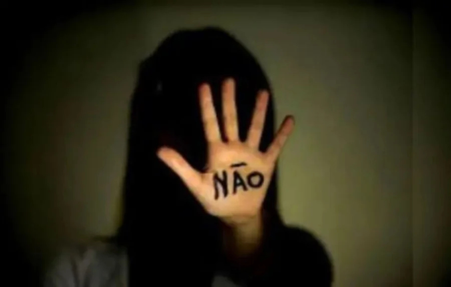 Padrinho engravida afilhadas, e, é preso.