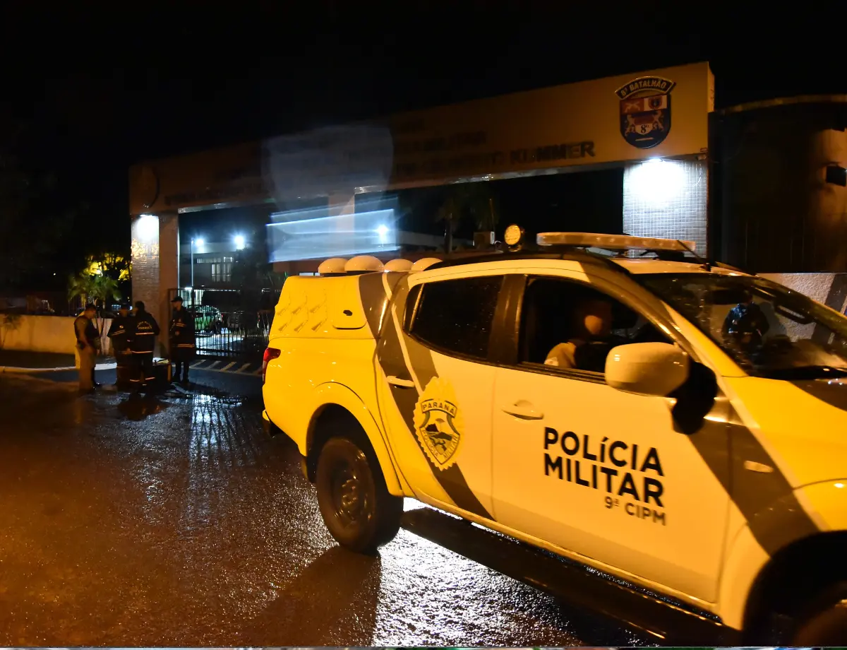 Homem é preso após ameaçar matar a mãe com facão