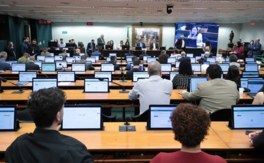 PEC da maioridade penal passa pela CCJ