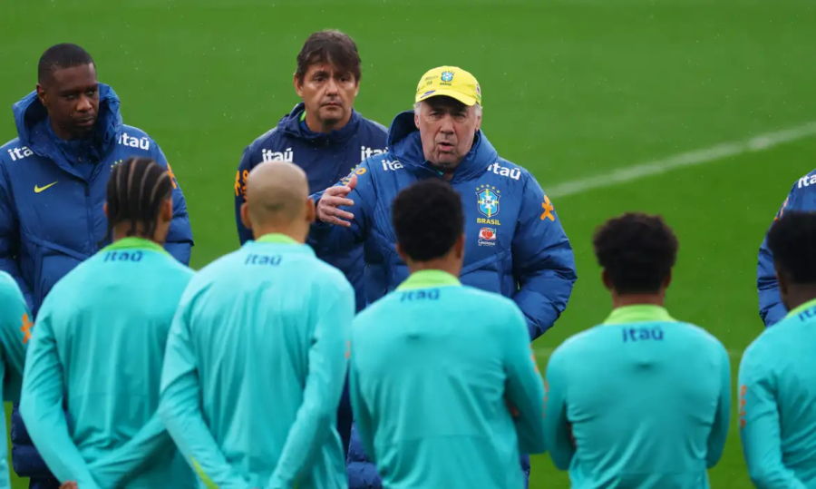 Seleção pode ter estreia com Danilo e Alex Sandro nas laterais.