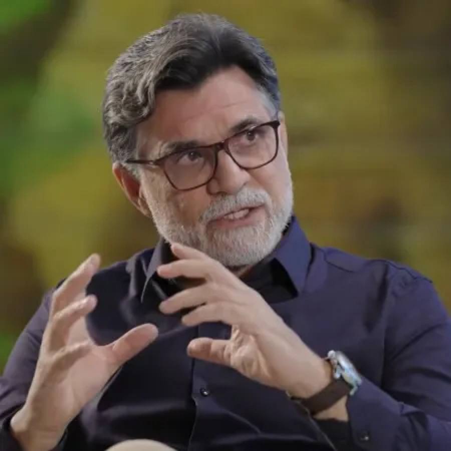 Ricardo Rocha paga dívida de pensão.
