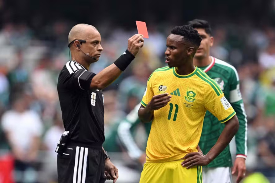 Três expulsões diretas em um mesmo jogo.