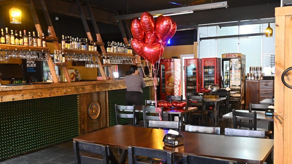 Dia dos Namorados aquece comércio e lota expectativa de bares e restaurantes 