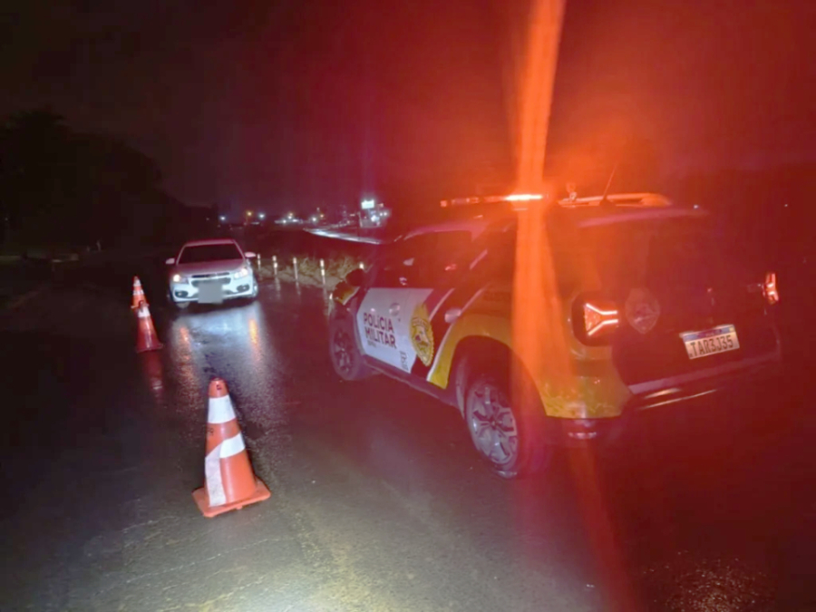 Motorista embriagado atinge viatura da Polícia Rodoviária 