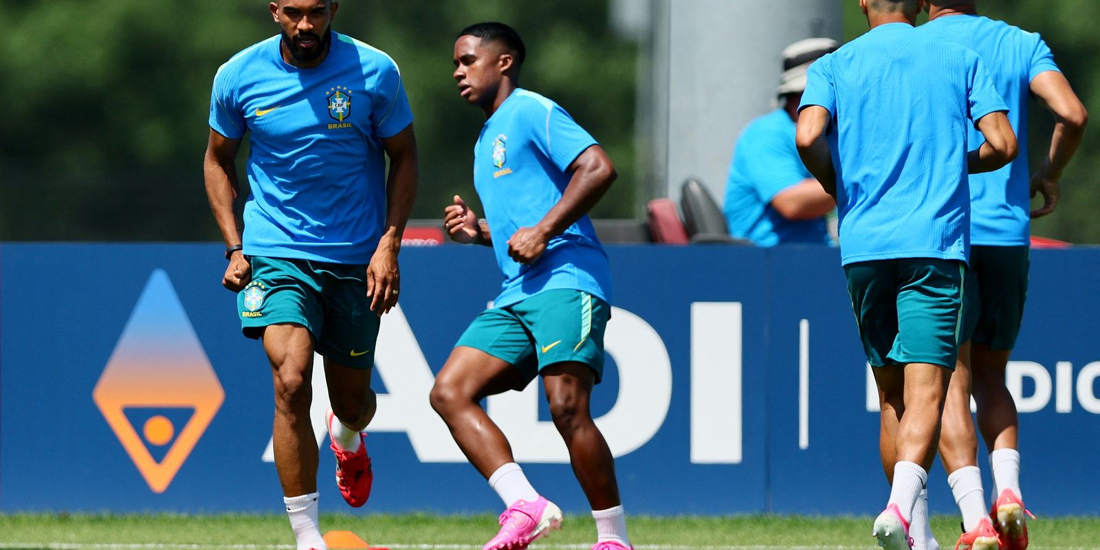 Brasil finaliza preparação para estreia na Copa.