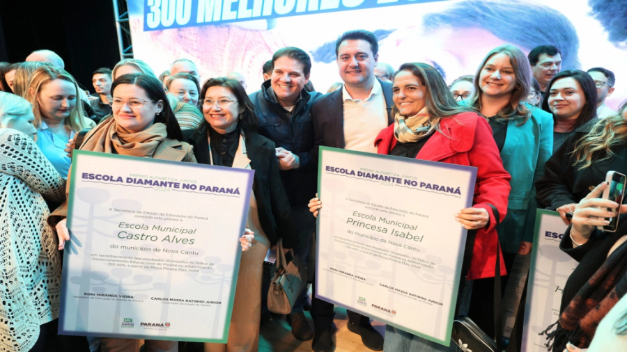 Governador entrega prêmios a escolas municipais