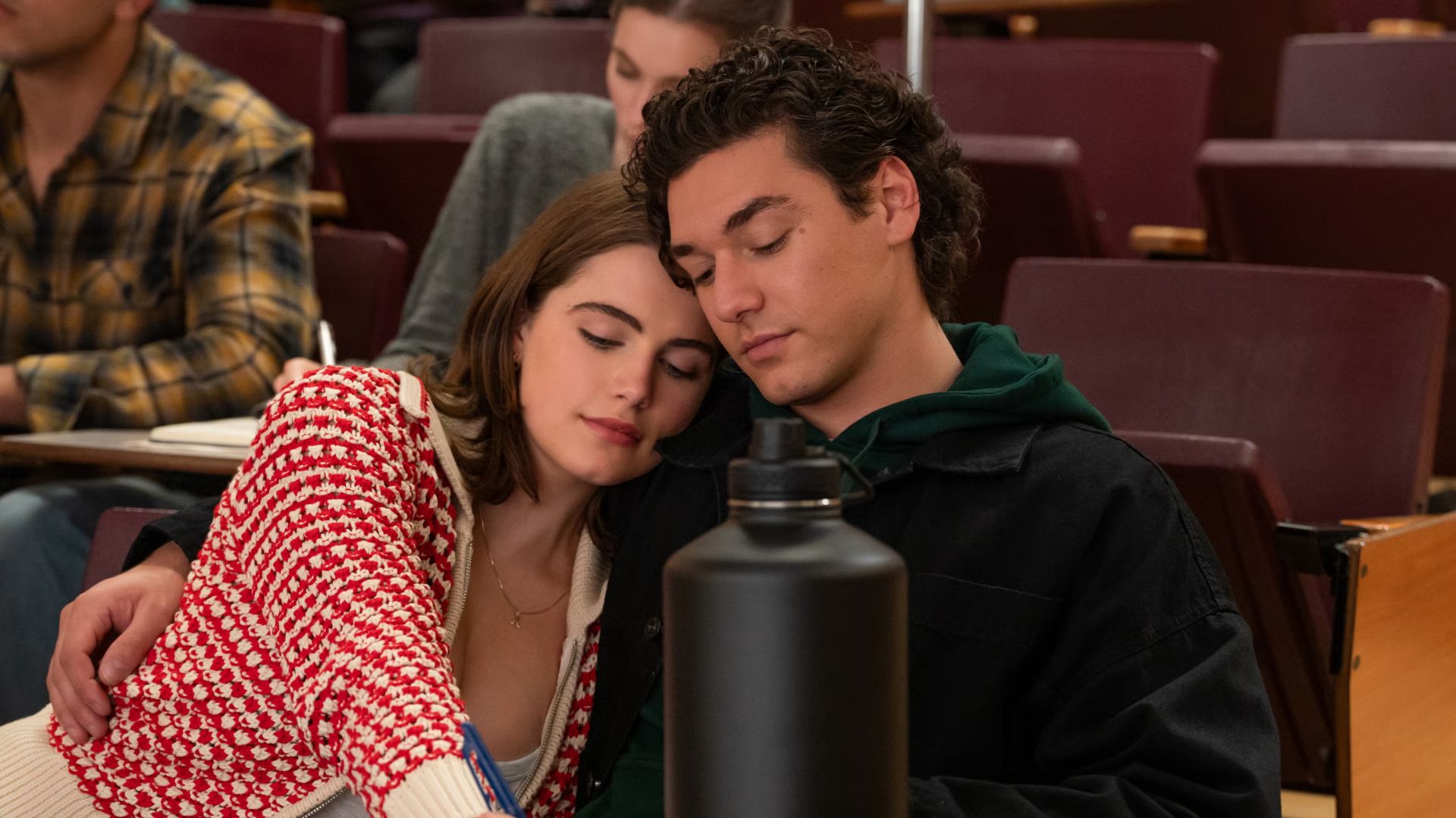 Ella Bright e Belmont Cameli aparecem como Hannah e Garrett nas gravações