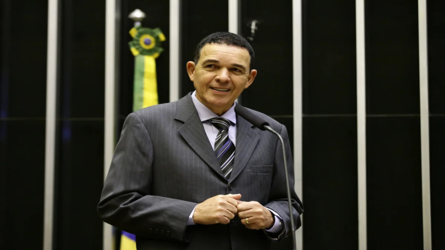 Executivos admitem envio de 30 milhões a deputado.