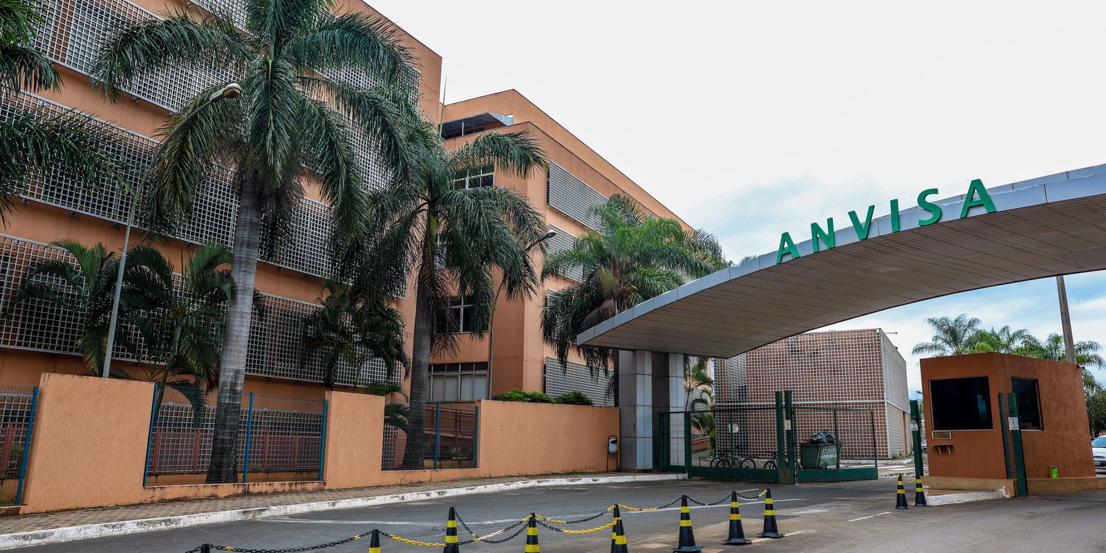 Anvisa determina recolhimento de antibióticos.