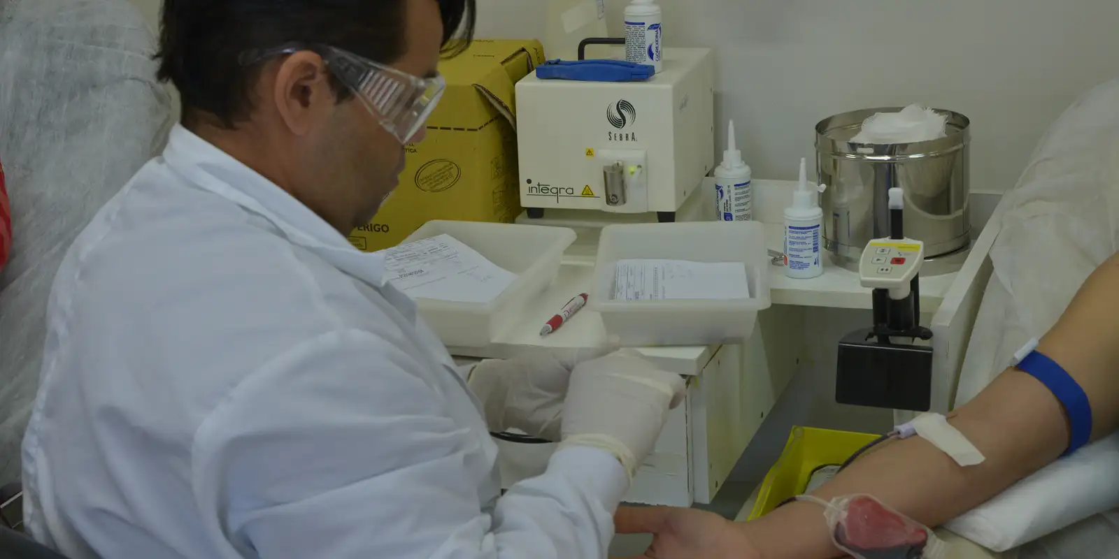 Sintomas da doença falciforme além da anemia.