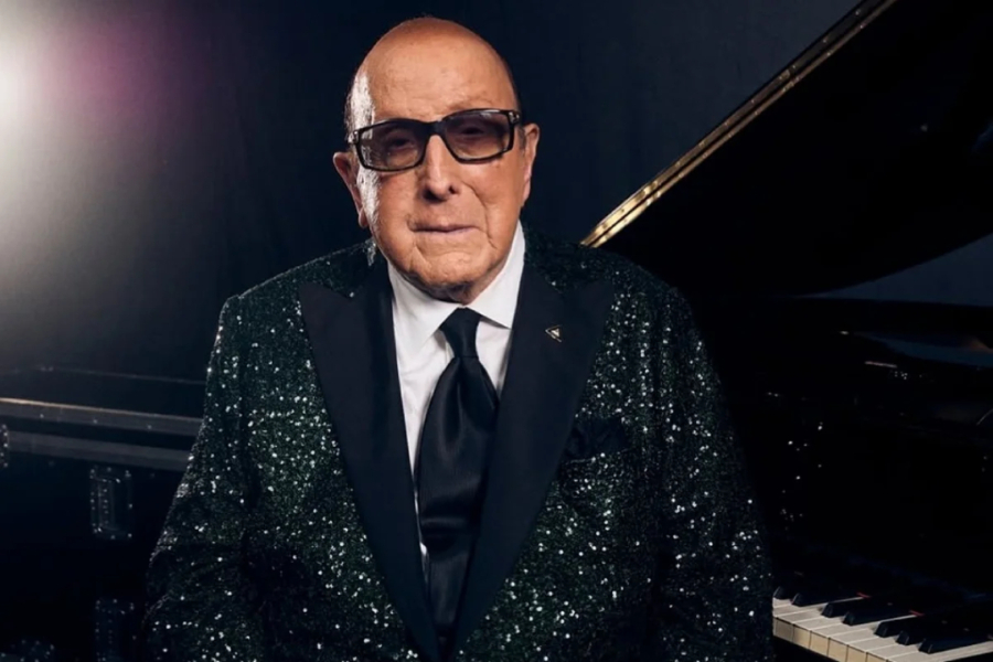 Morre Clive Davis, que lançou Whitney Houston.