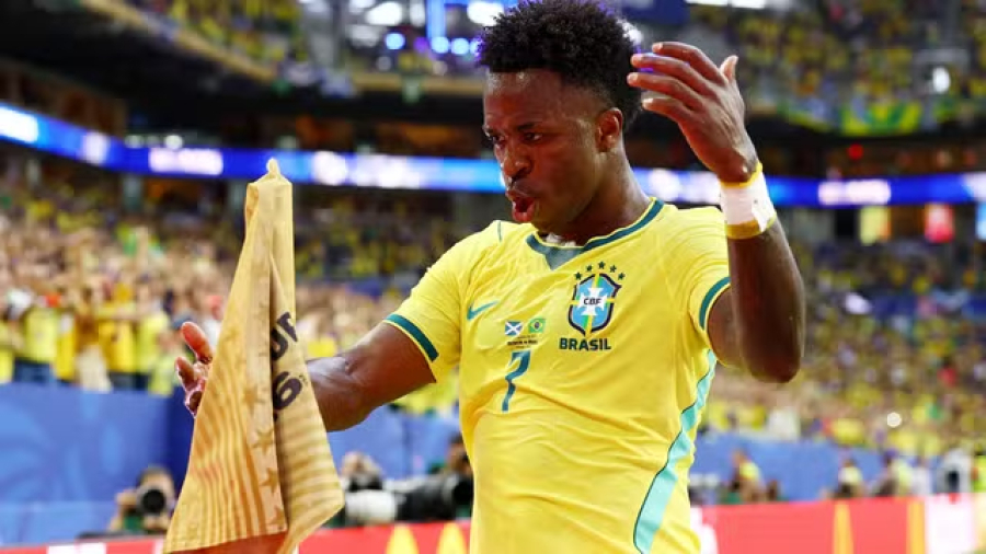 Brasil bate a Escócia e avança em primeiro.