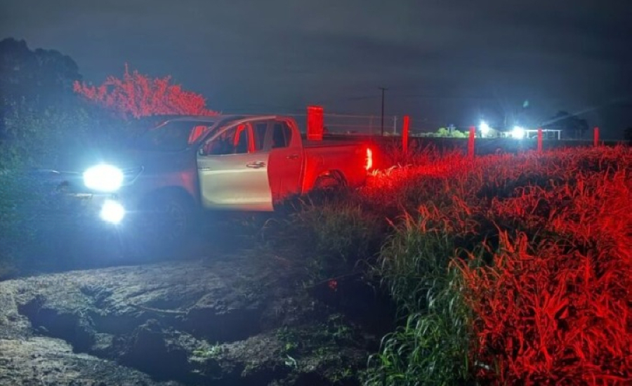 Confronto termina com suspeito morto e Hilux recuperada.