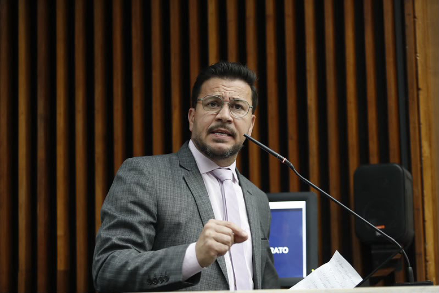 Deputado alerta que Flávio coloca soberania do País em risco.