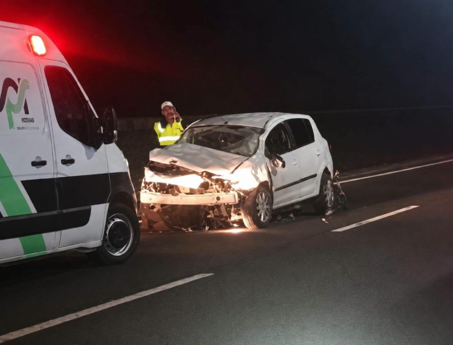 Motorista fica ferida após capotar carro na PR-317