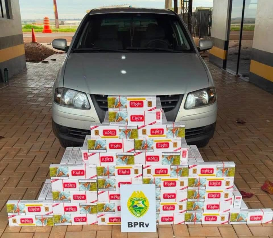 PM apreende contrabando de cigarros e remédios.