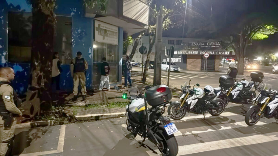 Operação recolhe 25 veículos e aplica 94 multas. 