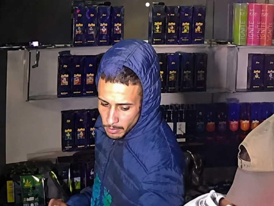 Polícia divulga foto de suspeito de matar jovem.