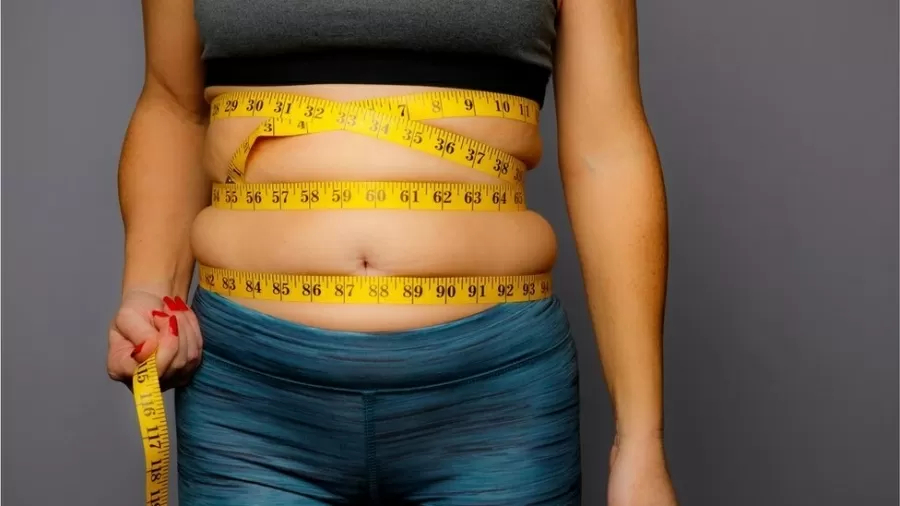 Por que a gordura vai direto para a barriga na menopausa?
