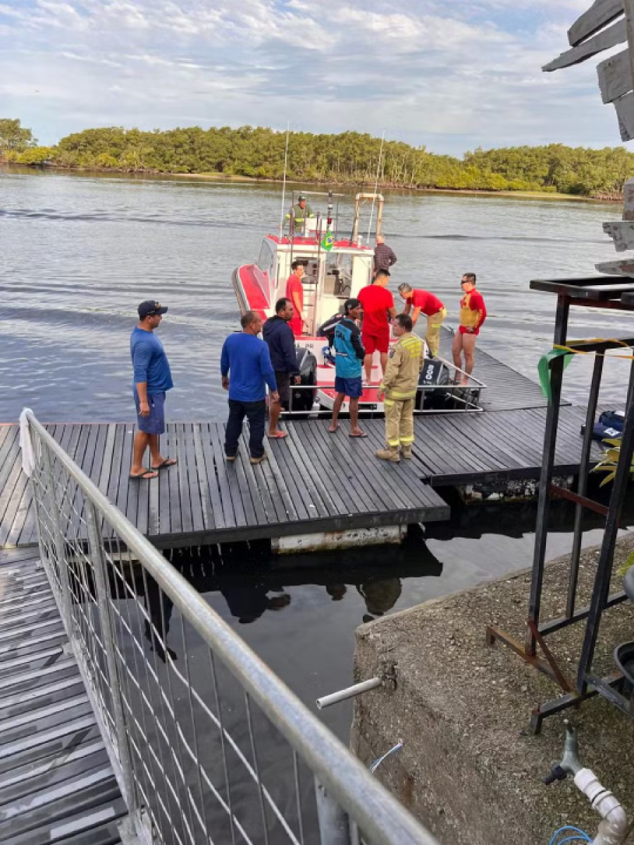 Táxi náutico afunda no litoral do Paraná