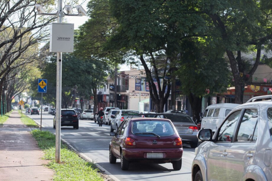 Radares vão ganhar faixas refletivas vermelhas