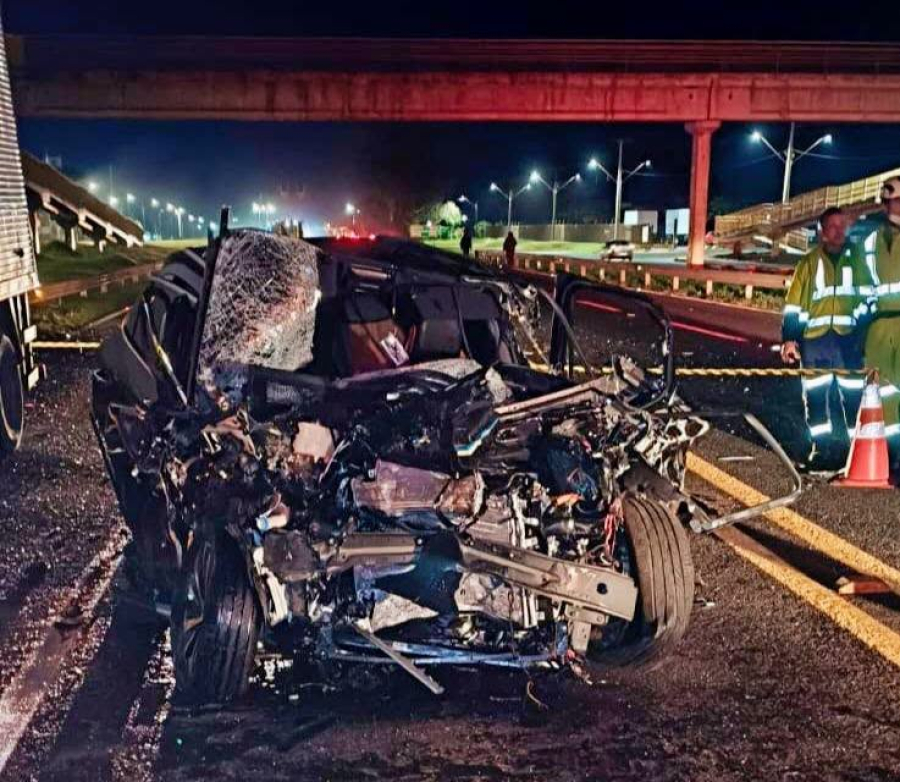 Mulher morre e filho de 13 anos fica ferido.
