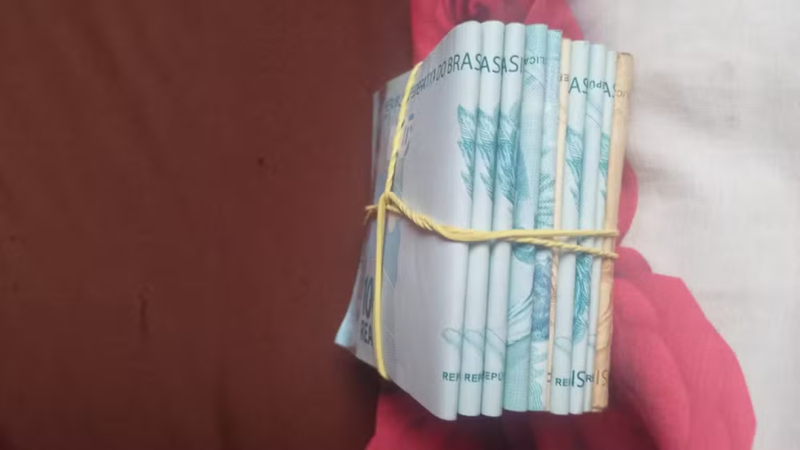 Homem recebe ameaças e paga R$ 10 mil.