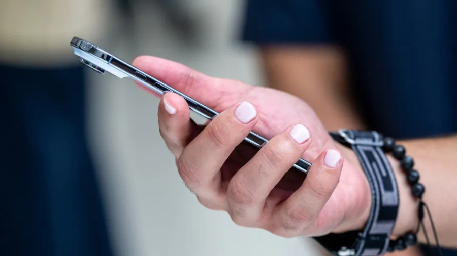 Brasileiros ficam ansiosos longe do celular.