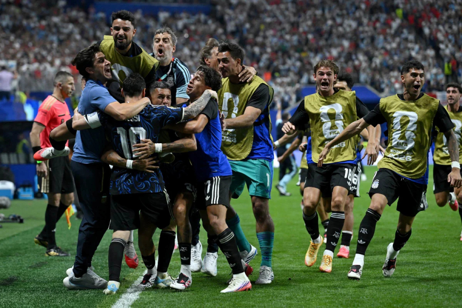 Argentina vira contra a Inglaterra e está na final.