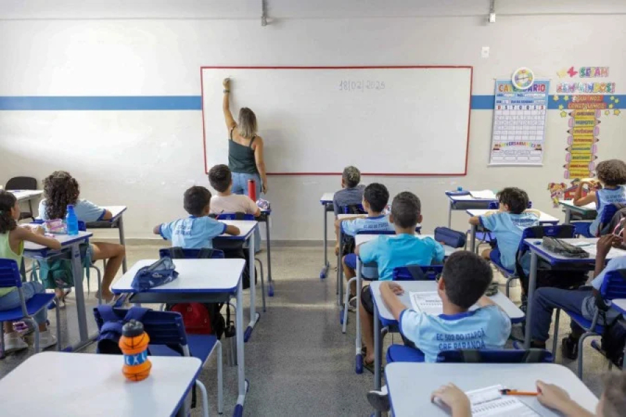 Lei torna educação política obrigatória nas escolas