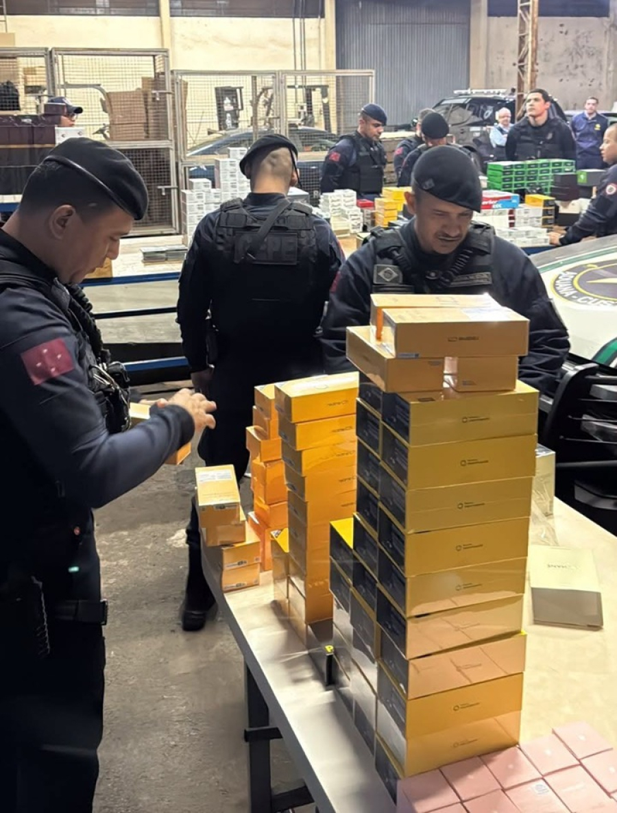 GM apreende celulares e carga de importados.