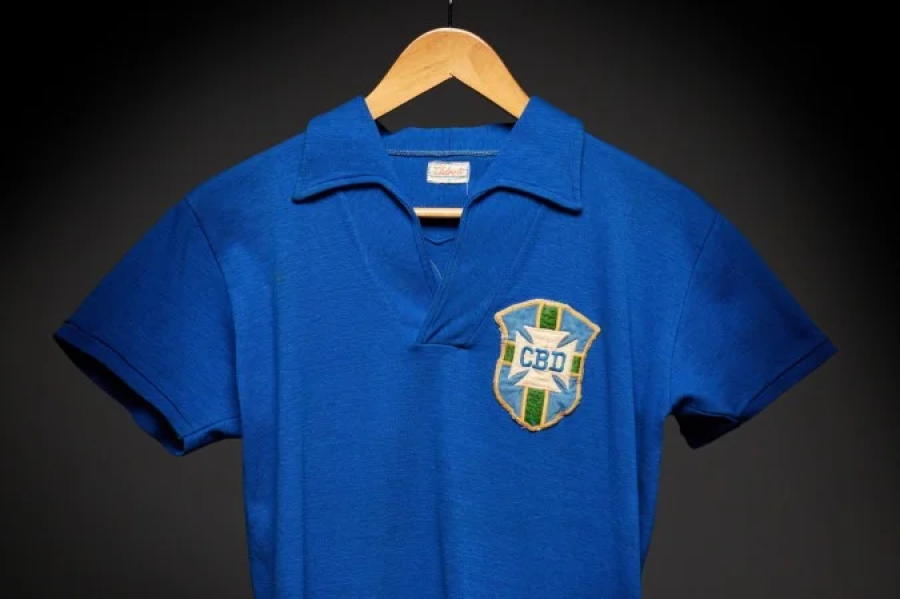 Camisa do Pelé foi leiloada por US$ 4,9 milhões.