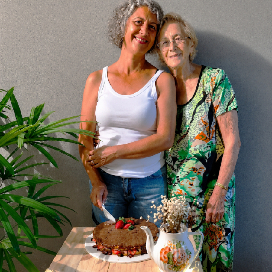 Mãe e filha morrem após acidente com carreta.