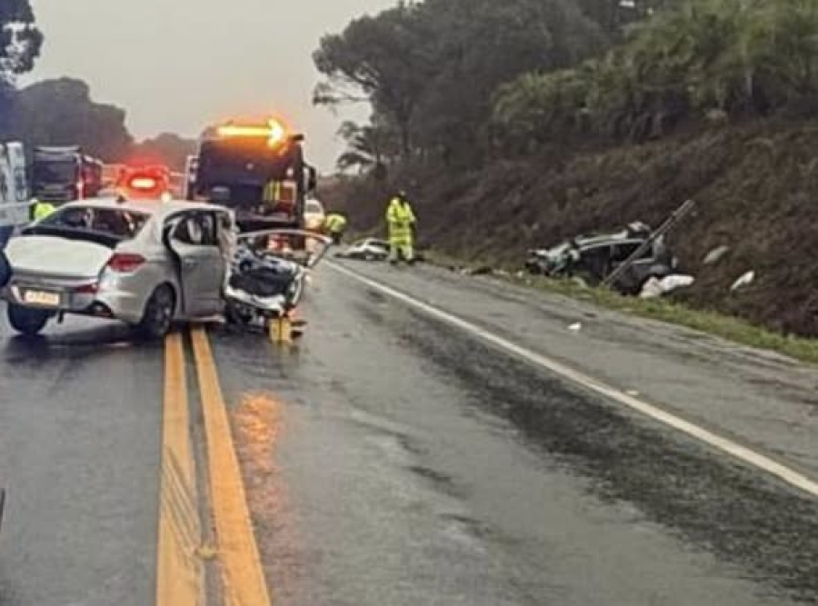 Colisão deixa quatro mortos na BR-277.